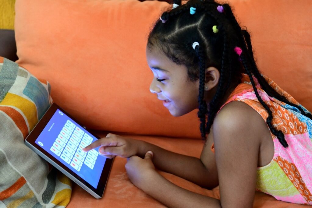 Nelly, a 7 years old girl, is studying at home, in Abidjan, in the South of Côte d'Ivoire.
Credit: UNICEF/UNI317552// Frank Dejongh